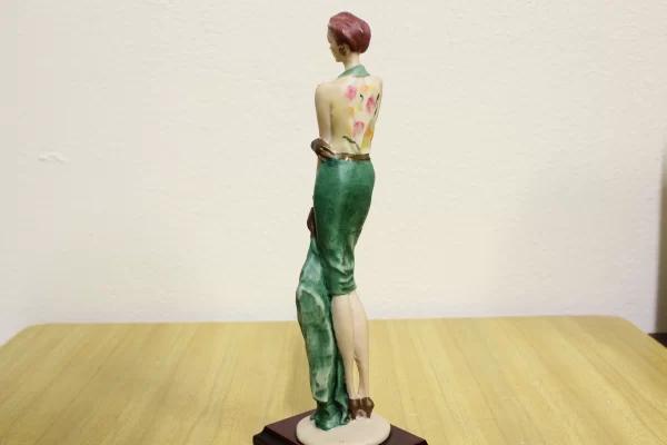 Statuetta Donna serie Valentino