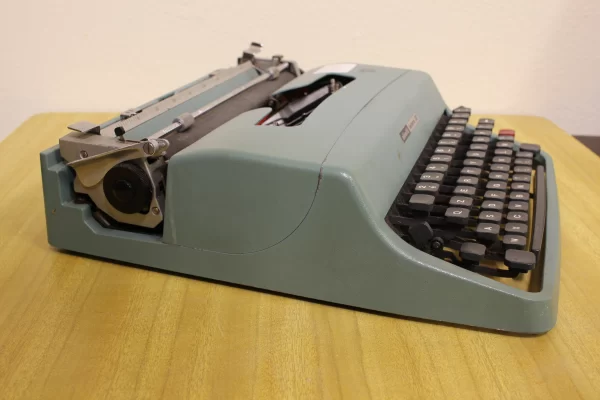 Olivetti Lettera 32
