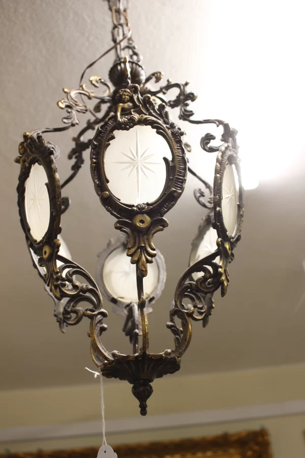 Lampadario in Vetro Opaco e Metallo