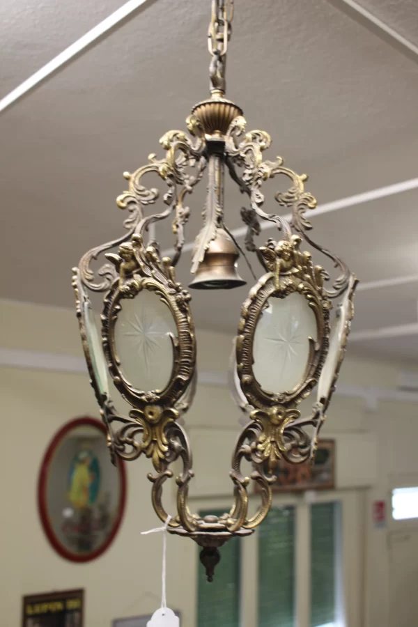 Lampadario in Vetro Opaco e Metallo