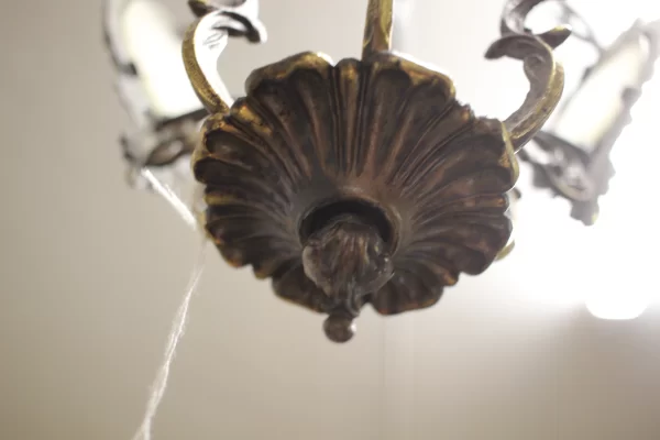 Lampadario in Vetro Opaco e Metallo