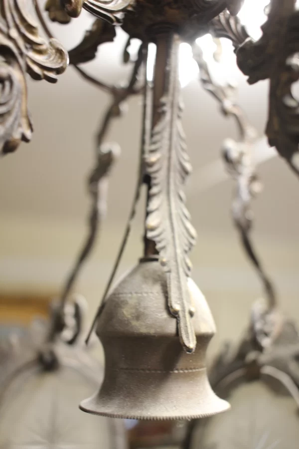 Lampadario in Vetro Opaco e Metallo