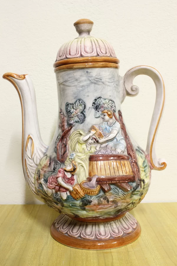 Brocca in Ceramica Capodimonte Decorata