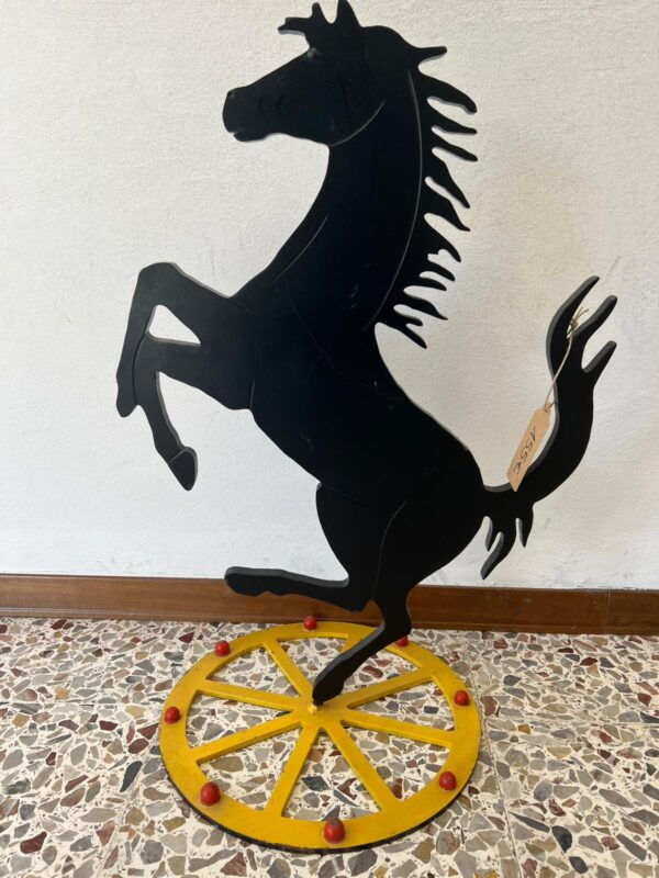 SCULTURA IN FERRO CAVALLINO 'FERRARI'