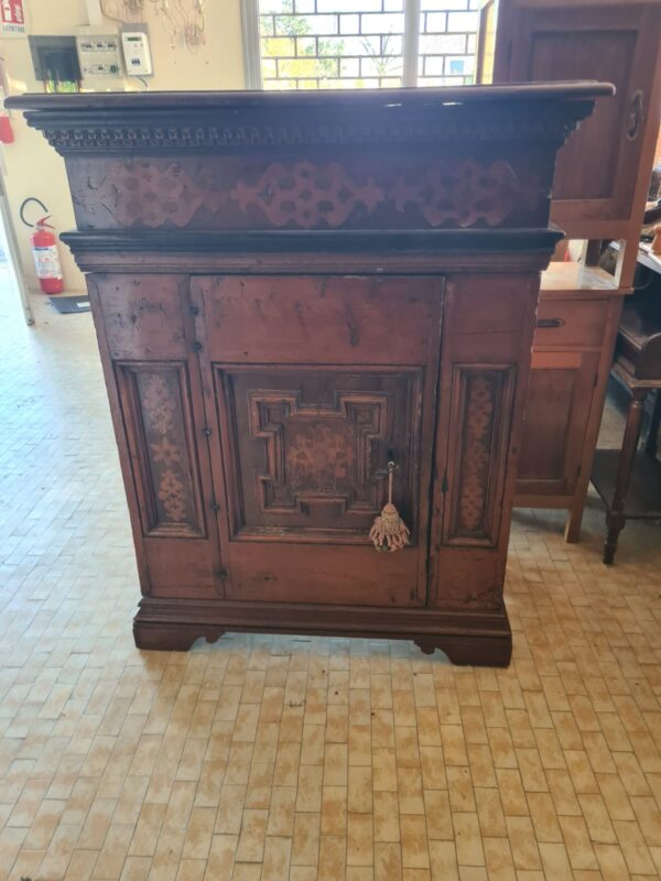 MOBILE CREDENZA IN NOCE INTARSIATO 1700
