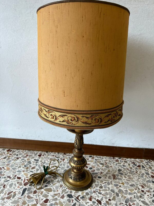 LAMPADA VINTAGE CON BASE IN FERRO DORATO