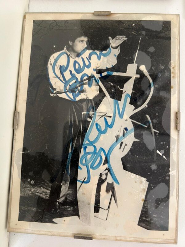 LOTTO DI N°12 FOTO DI ARTISTI ITALIANI AUTOGRAFATE ORIGINALI - immagine 7