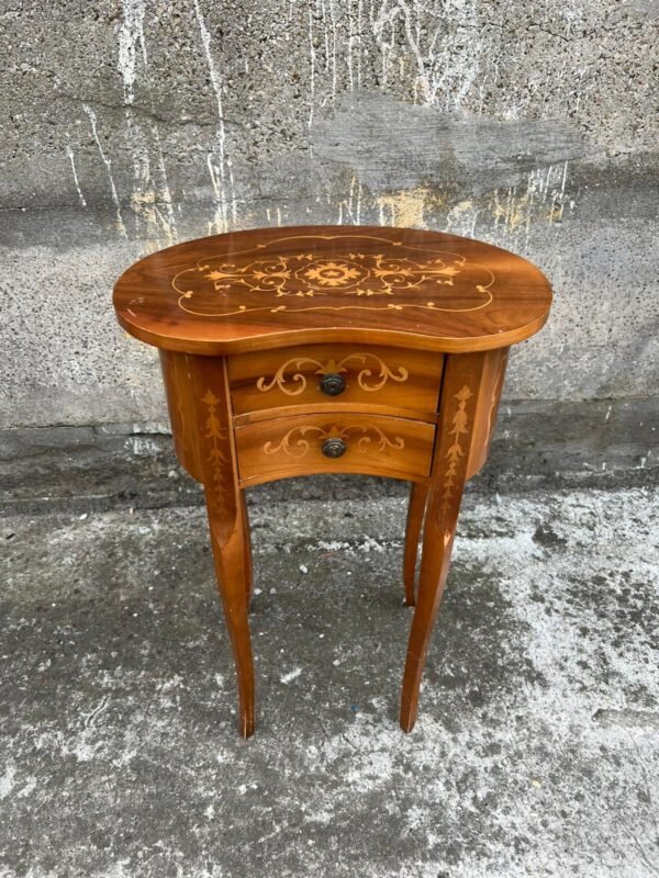 TAVOLINO BASSO DECORATO CON CASSETTI - immagine 4