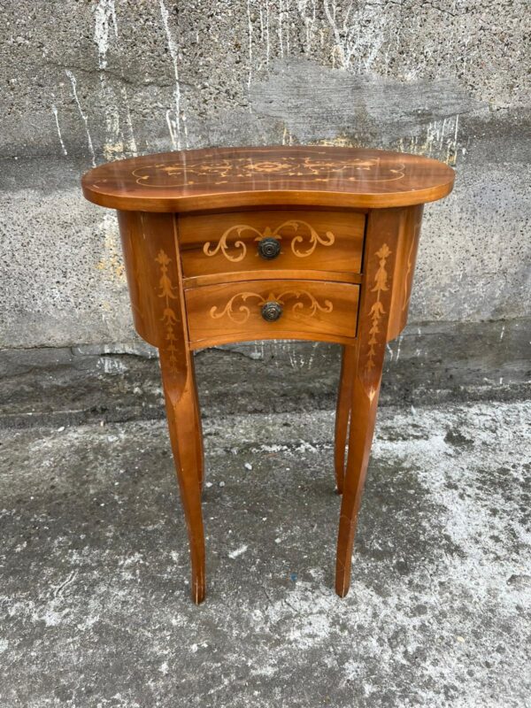 TAVOLINO BASSO DECORATO CON CASSETTI - immagine 3
