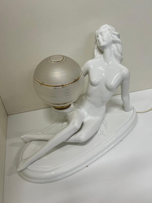 LAMPADA FIGURA DI DONNA IN STILE ART DECO'