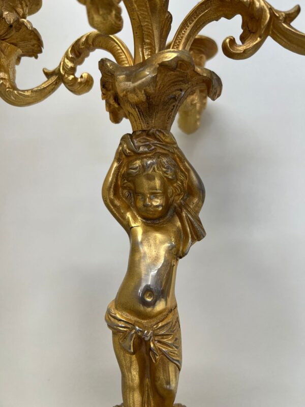 CANDELABRO IN FERRO DORATO CON PUTTO - immagine 8