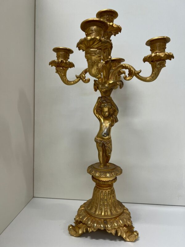 CANDELABRO IN FERRO DORATO CON PUTTO - immagine 5